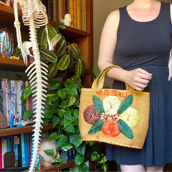 Vintage Handbags - Vintage straw bag with floral design Nassau